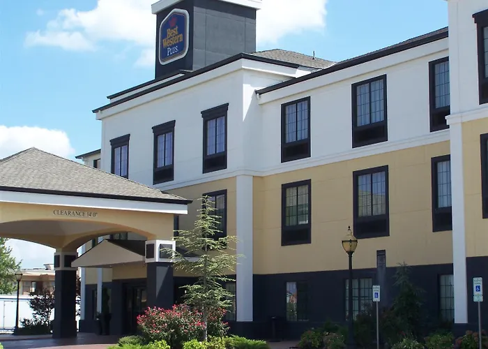 Best Western Plus Barsana Hotel & Suites