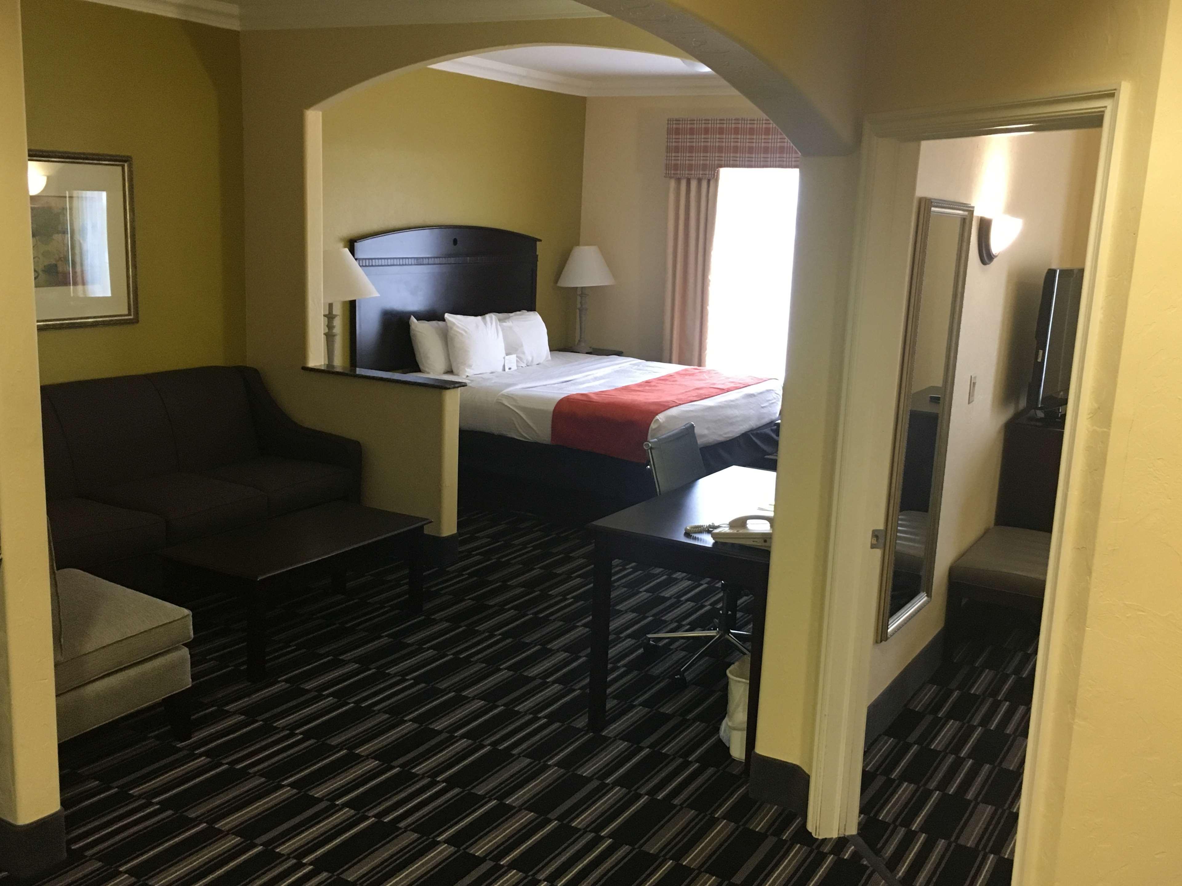 Western Barsana & Hotel 3*